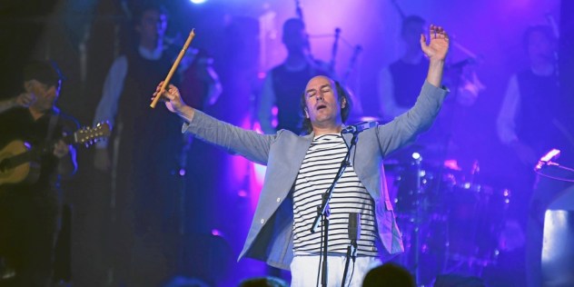 le-galicien-carlos-nunez-accompagne-ici-du-bagad-cap-caval_4739117